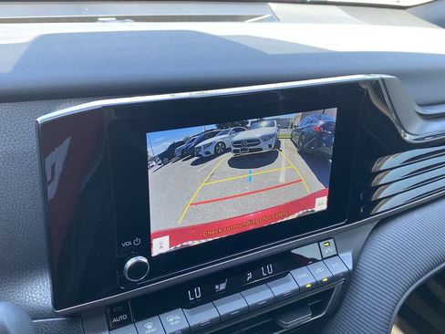 Used 2025 Toyota Camry SE image 8