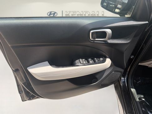 Used 2024 Hyundai Venue SEL FWD image 17
