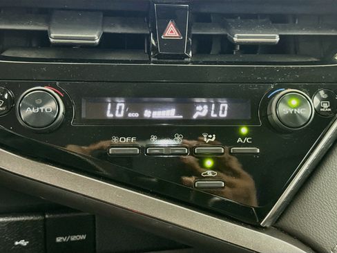 Used 2025 Toyota Camry SE FWD image 16