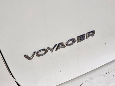 Used 2023 Chrysler Voyager LX FWD image 14