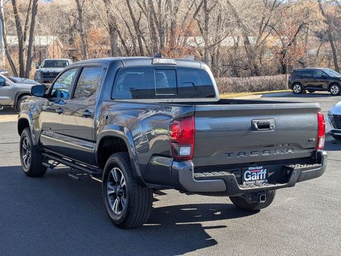 Used 2019 Toyota Tacoma TRD Off-Road image 8