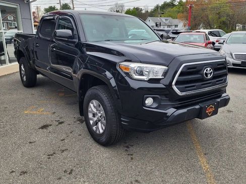 Used 2016 Toyota Tacoma SR5 w/ SR5 Appearance Package (SN) AWD/4WD image 3