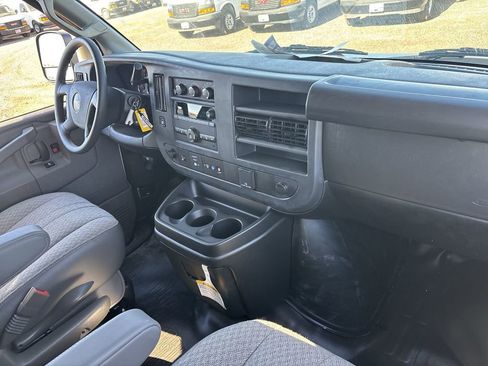 New 2025 GMC Savana 2500 w/ Driver Convenience Package RWD image 27