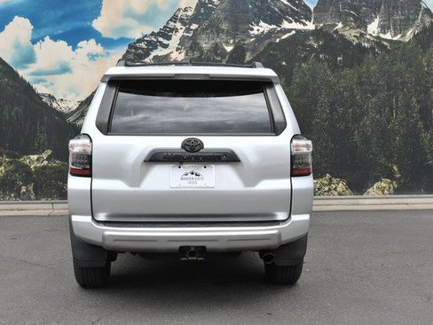 Used 2017 Toyota 4Runner TRD Off-Road Premium AWD/4WD image 10