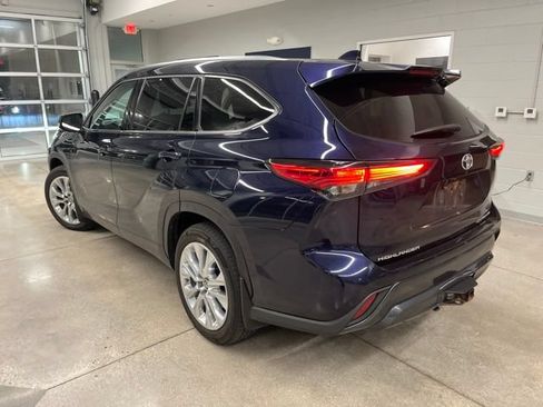 Used 2023 Toyota Highlander Limited AWD/4WD image 3