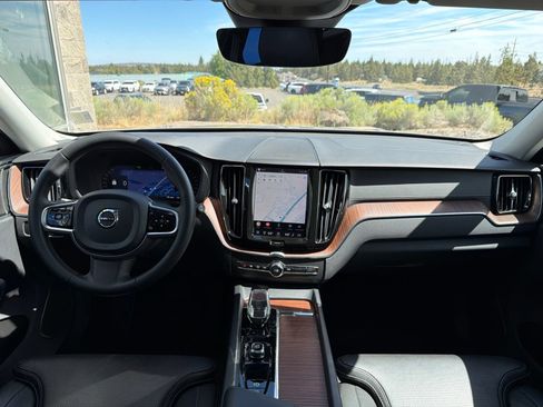 Used 2023 Volvo XC60 B5 Ultimate w/ Climate Package AWD/4WD image 10