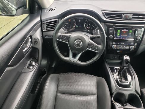 Used 2018 Nissan Rogue SV w/ Premium Package image 14