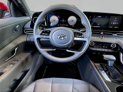 Used 2023 Hyundai Elantra SEL w/ Convenience Package FWD image 8