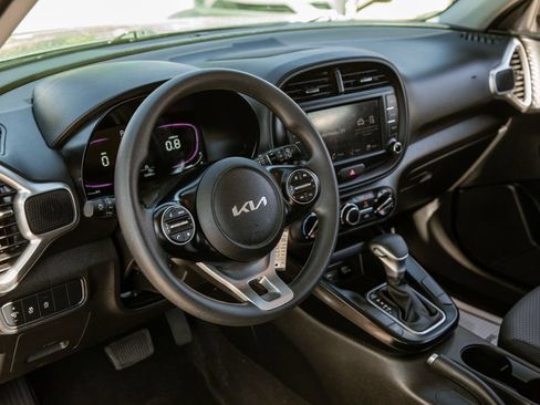 Used 2024 Kia Soul LX FWD image 10
