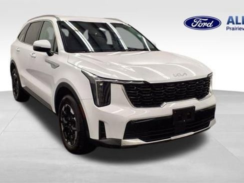 Used 2024 Kia Sorento S image 1