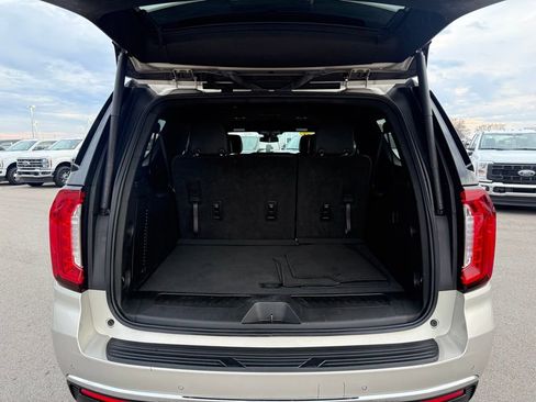 Used 2023 GMC Yukon XL SLT image 35