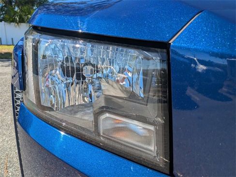 Used 2022 Nissan Frontier SV image 10