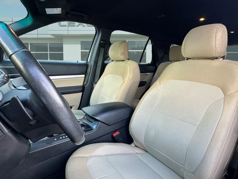 Used 2016 Ford Explorer XLT w/ Equipment Group 201A image 22