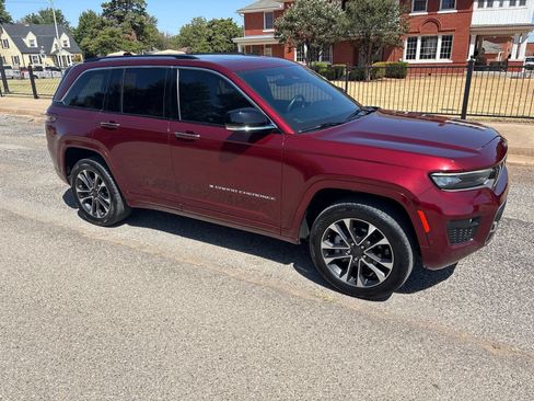 Used 2022 Jeep Grand Cherokee Overland RWD image 2