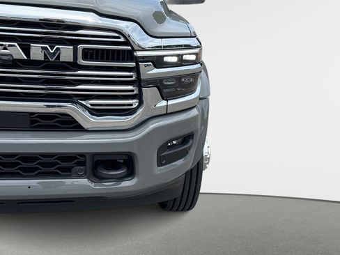 Used 2026 RAM 5500 4x4 Crew Cab w/ Laramie Trim Package image 10