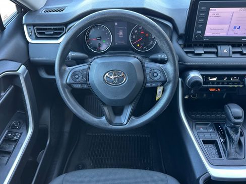 Used 2022 Toyota RAV4 LE image 17