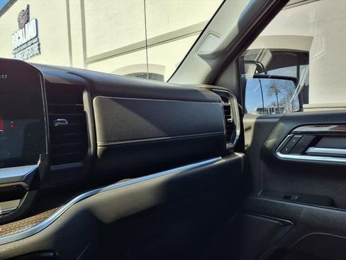 Used 2025 GMC Sierra 1500 Elevation image 23