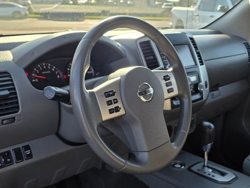 Used 2020 Nissan Frontier SV image 12