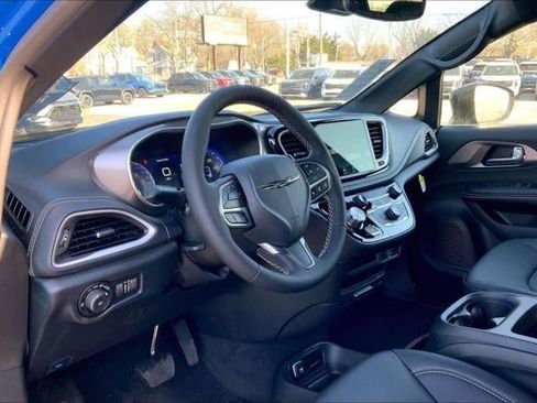 New 2026 Chrysler Pacifica Select FWD image 35