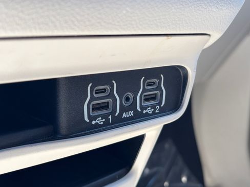 Used 2022 Chrysler Voyager LX FWD image 34