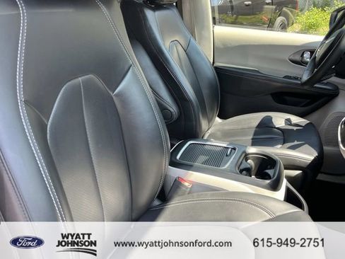 Used 2023 Chrysler Pacifica Touring-L image 25