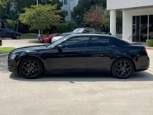 Used 2021 Chrysler 300 Touring w/ Sport Appearance Package RWD image 3