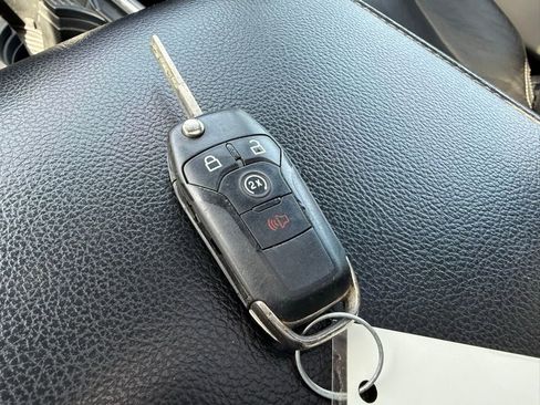 Used 2017 Ford F250 XLT w/ XLT Premium Package image 8