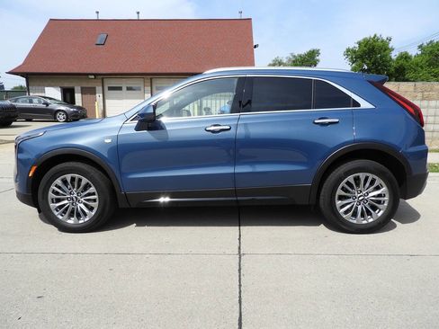 Used 2025 Cadillac XT4 Premium Luxury w/ Cold Weather Package AWD/4WD image 7