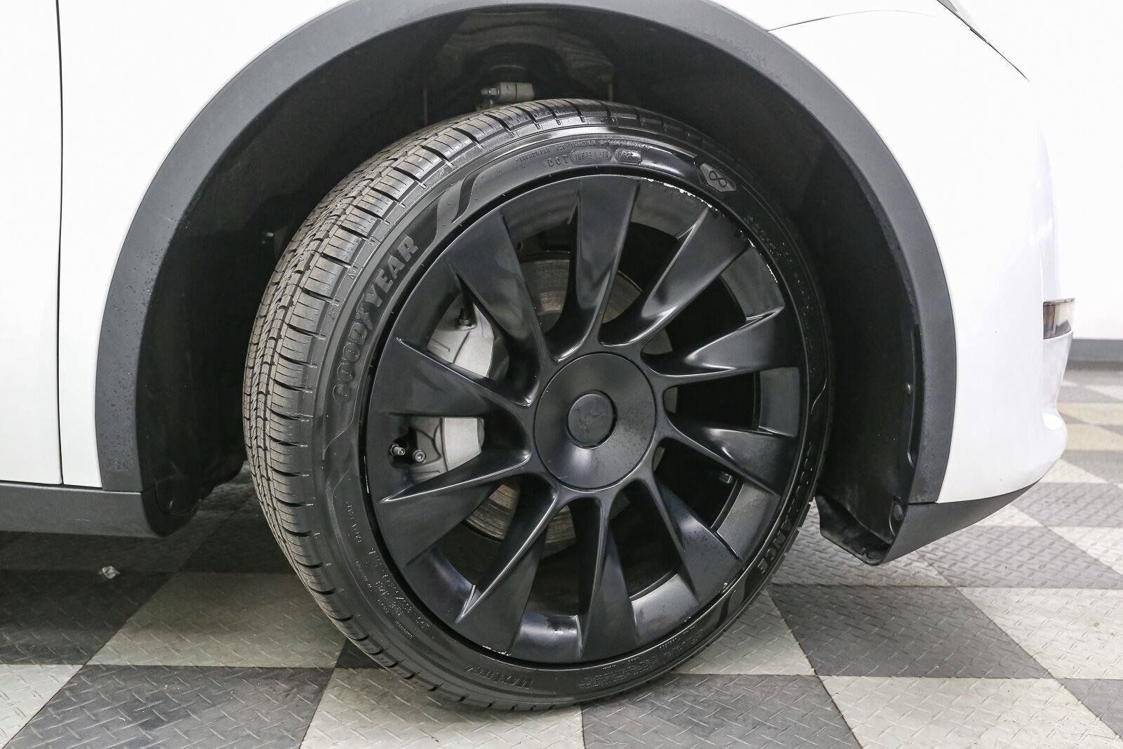 Used 2023 Tesla Model Y Long Range AWD/4WD image 14