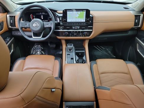 Used 2023 Nissan Pathfinder Platinum image 17