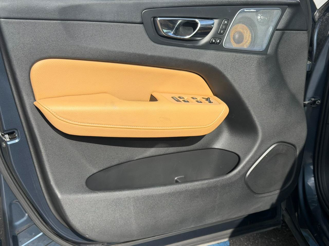 Used 2018 Volvo XC60 T6 Momentum w/ Convenience Package AWD/4WD image 26