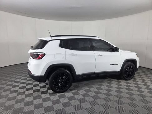 Used 2025 Jeep Compass Latitude w/ Altitude Special Edition AWD/4WD image 5