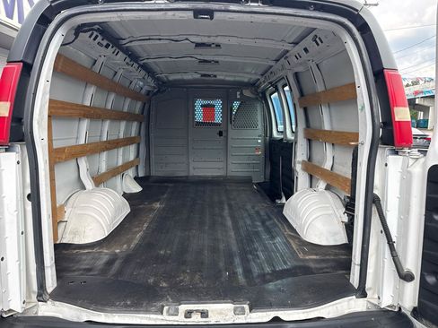 Used 2015 GMC Savana 2500 RWD image 5