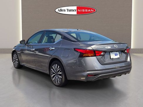 Used 2024 Nissan Altima 2.5 SV FWD image 5