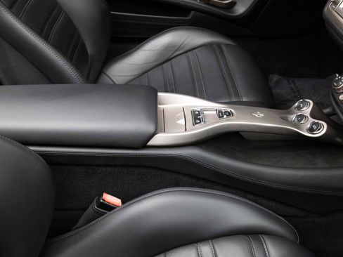 Used 2010 Ferrari California RWD image 38