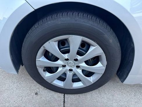Used 2021 Toyota Corolla LE FWD image 5