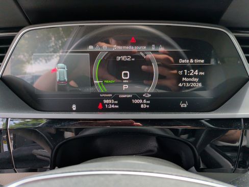 Used 2024 Audi Q8 e-tron Prestige w/ Prestige Package image 18