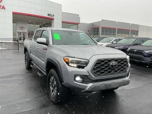 Used 2021 Toyota Tacoma TRD Off-Road image 3