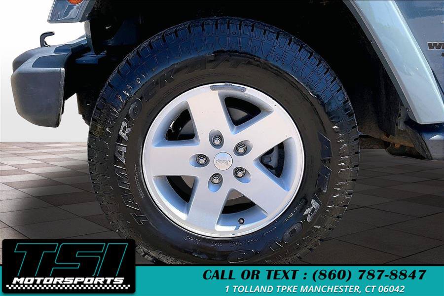 Used 2014 Jeep Wrangler Unlimited Sahara w/ Dual Top Group AWD/4WD image 8