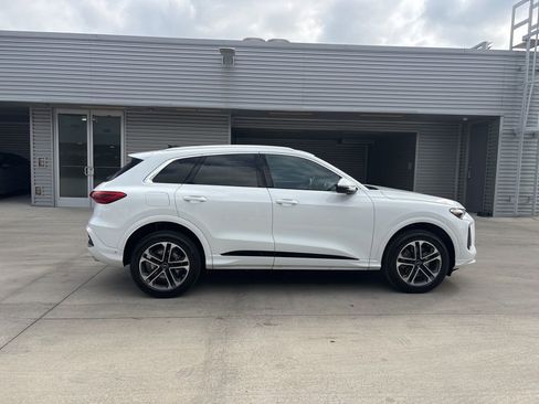 Used 2025 Audi Q5 Premium w/ Convenience Package image 4