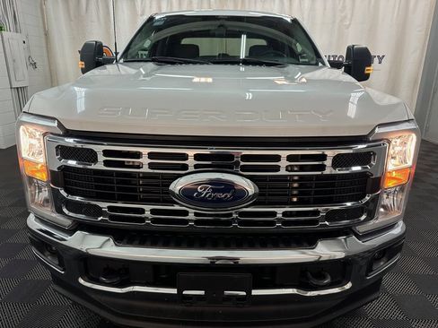 Used 2024 Ford F250 XLT AWD/4WD image 3