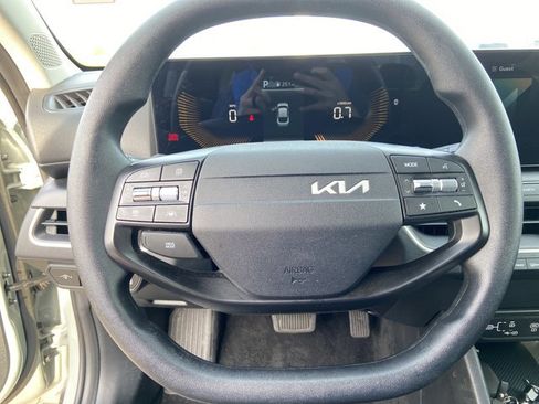Used 2025 Kia K4 LXS image 35