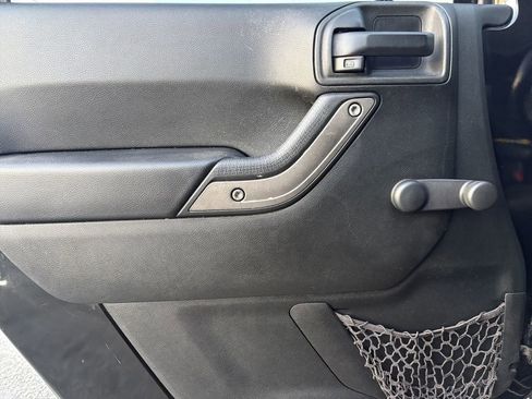 Used 2018 Jeep Wrangler Unlimited Sport w/ Connectivity Group image 10