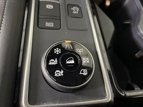 Used 2025 Nissan Pathfinder SL w/ SL Premium Package AWD/4WD image 18