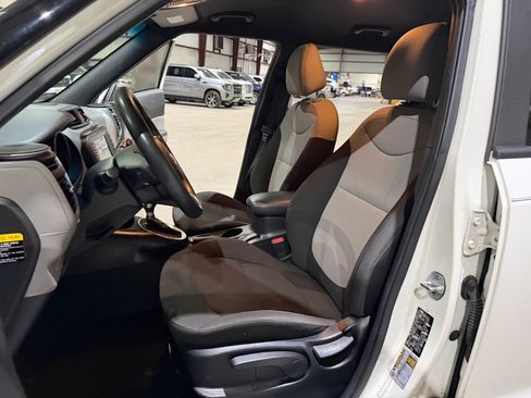 Used 2018 Kia Soul w/ Convenience Package FWD image 14