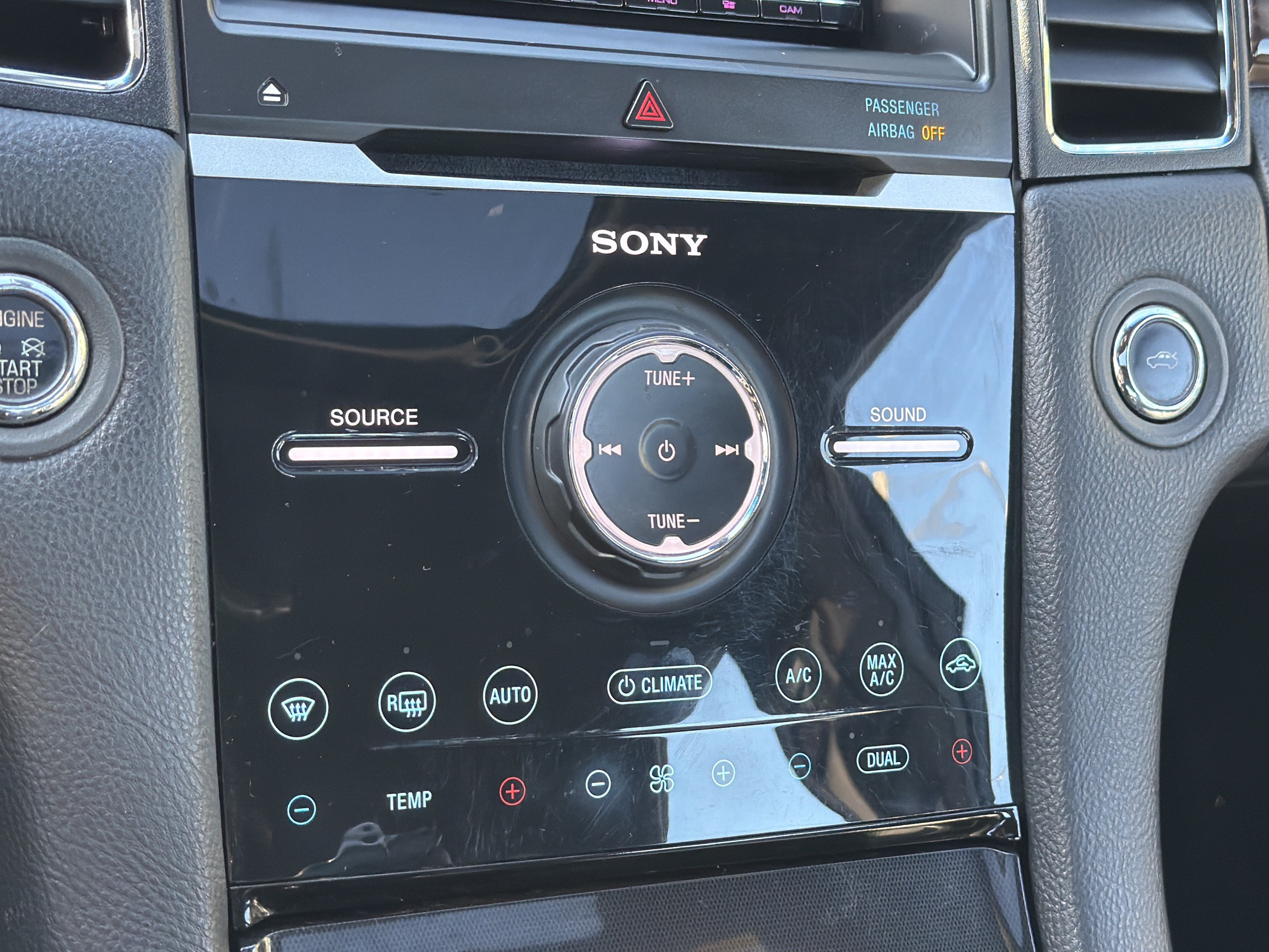 Used 2015 Ford Taurus Limited w/ Equipment Group 301A FWD image 22