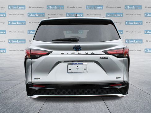 Used 2025 Toyota Sienna XSE w/ XSE Premium Package image 7