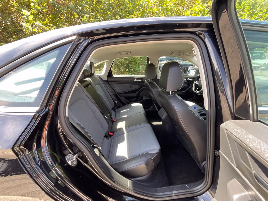 Used 2025 Volkswagen Jetta SE FWD image 24