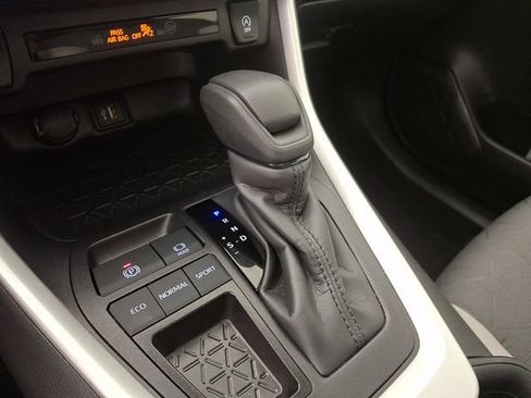 Used 2025 Toyota RAV4 XLE FWD image 19