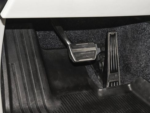 Used 2023 Land Rover Range Rover SE image 23